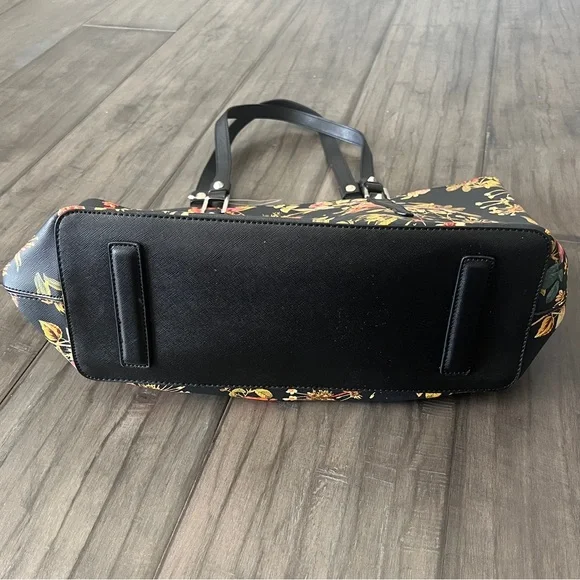 Disney AliceThrough the Looking Glass Collection Coleen Atwood Tote - Picture 7 of 10